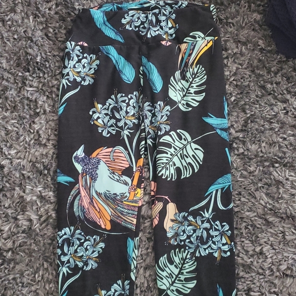 OS Lularoe leggings - Picture 2 of 2